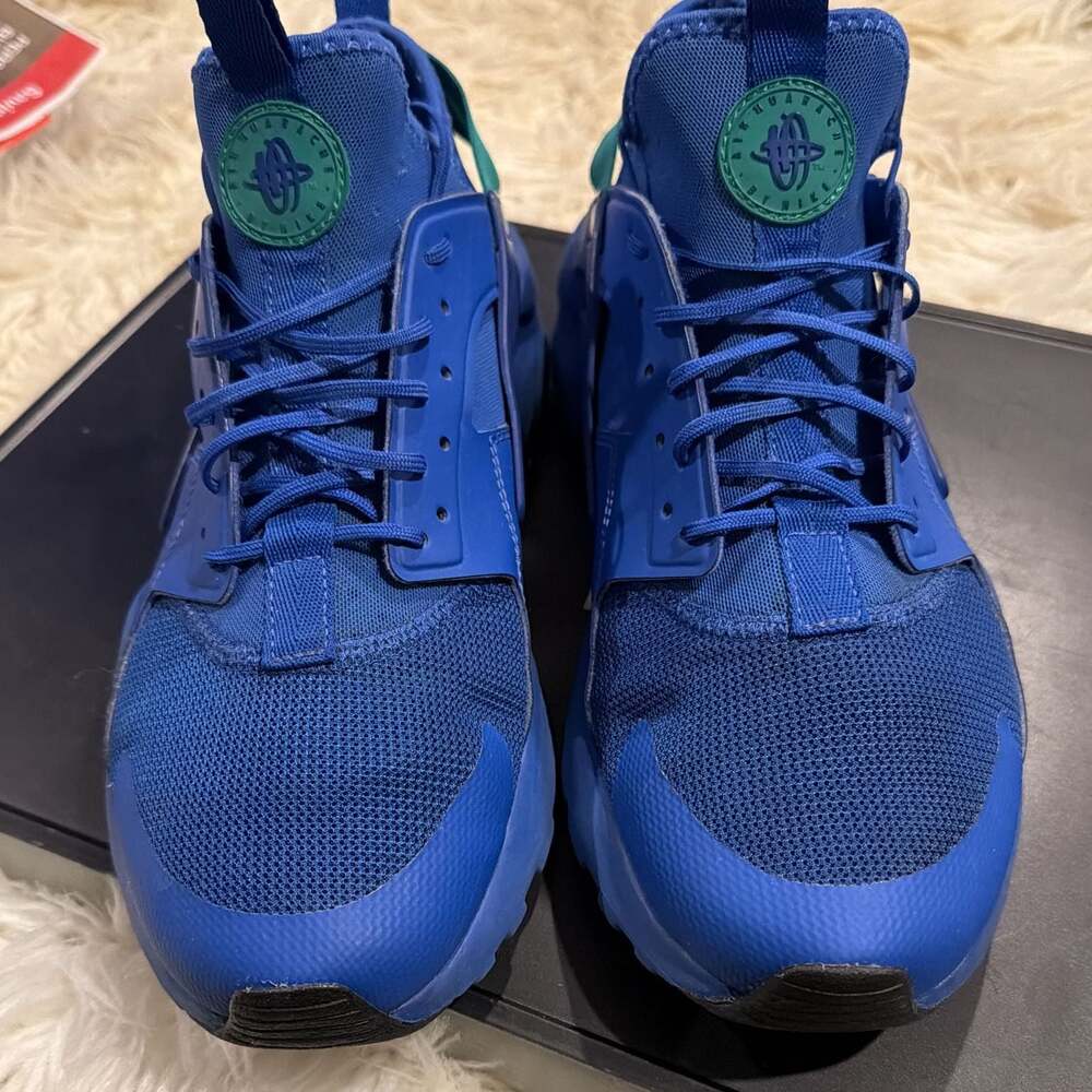 Nike Men's Royal Blue Sneakers with Teal Logo Accents